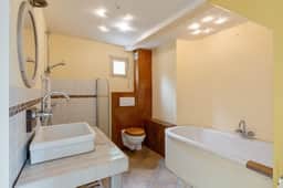 https://storage.googleapis.com/homestra-images/property-image-51ba1c89-90aa-4e22-845b-661bbf809640-1755328640.jpg