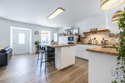 https://storage.googleapis.com/homestra-images/property-image-59bc06e8-8da4-41a8-b640-565e9dc96793-1756056277.jpg