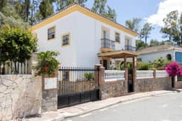 https://storage.googleapis.com/homestra-images/property-image-60c27ed8-40de-4db3-9d81-5bea03ae4e76-1760274980.jpg