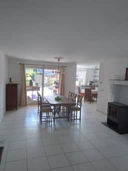 https://storage.googleapis.com/homestra-images/property-image-6624320b-f48f-44f3-b665-4095163a7a17-1759398190.jpg