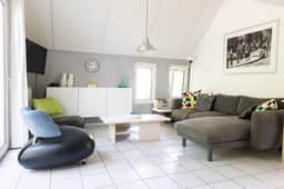 https://storage.googleapis.com/homestra-images/property-image-69bfd69e-ab36-49e6-8545-2cd4bfc903ca-1753976420.jpg