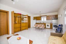 https://storage.googleapis.com/homestra-images/property-image-6dc4c619-f354-47b2-a64a-3edad72b9af1-1749246292.jpg