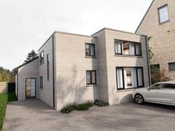 https://storage.googleapis.com/homestra-images/property-image-6e437557-cc2a-4cb2-8233-fa8b906ee88c-1759398188.jpg