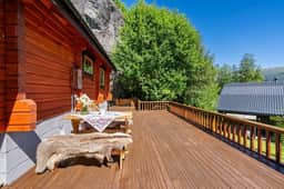 https://storage.googleapis.com/homestra-images/property-image-7068fae5-c88e-49ad-9347-2f97034a7bed-1760770388.jpg