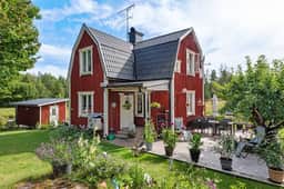 https://storage.googleapis.com/homestra-images/property-image-7498faec-0ad2-4dfb-a5bf-dbe81ed74303-1756750700.jpg