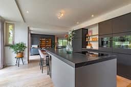 https://storage.googleapis.com/homestra-images/property-image-78dfef01-363c-42bd-b7cc-047f87c7fde3-1760986321.jpg