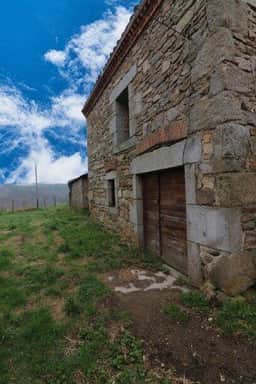 https://storage.googleapis.com/homestra-images/property-image-80951e41-a00c-4433-b41f-10a15e199341-1749401389.jpg