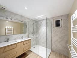 https://storage.googleapis.com/homestra-images/property-image-81a136a4-fa38-466d-bd00-ff168d6d1bb7-1760275020.jpg