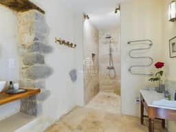 https://storage.googleapis.com/homestra-images/property-image-8a2c1b59-7456-421f-925f-75971cd76a1d-1757354223.jpg