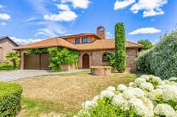 https://storage.googleapis.com/homestra-images/property-image-8e7ad5ef-093f-40c7-b3fb-4d61ad5f7f11-1754334124.jpg