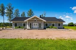 https://storage.googleapis.com/homestra-images/property-image-8f405087-76e1-4cfb-bc77-d0a62f53167e-1751397336.jpg