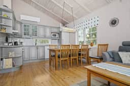 https://storage.googleapis.com/homestra-images/property-image-904a036f-b2c0-4d70-8e55-792c64001d60-1759947030.jpg