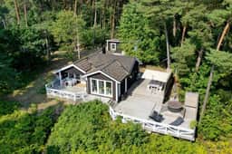 https://storage.googleapis.com/homestra-images/property-image-92627644-a553-46b0-a2b2-6dd84e3e5b0d-1759398385.jpg