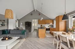 https://storage.googleapis.com/homestra-images/property-image-94382dfb-ef90-4660-8232-9ad192373e7e-1759398234.jpg