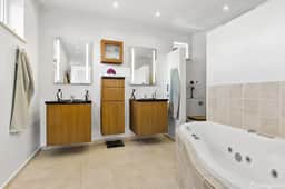 https://storage.googleapis.com/homestra-images/property-image-966dc08d-2278-4825-9410-725a190e5784-1753976499.jpg