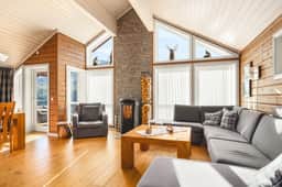 https://storage.googleapis.com/homestra-images/property-image-979e4813-fe52-412f-9d1d-c1ae1da9155a-1759398346.jpg