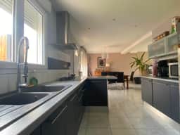 https://storage.googleapis.com/homestra-images/property-image-9ffb9d6c-9e31-4c41-b17a-e76abf9cdaf4-1747160177.jpg