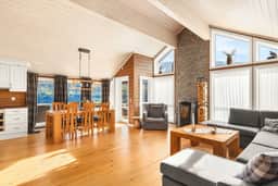 https://storage.googleapis.com/homestra-images/property-image-a0d6474c-4631-4798-b126-5733a9d5bb03-1759398348.jpg