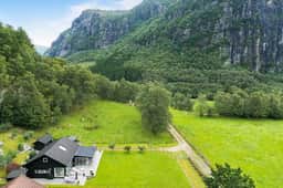 https://storage.googleapis.com/homestra-images/property-image-ad52f90c-80ce-44cf-bb0a-047b86526d1f-1755967445.jpg