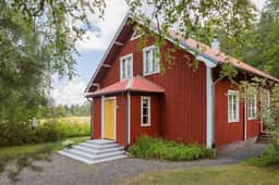 https://storage.googleapis.com/homestra-images/property-image-adef848b-df1c-4442-a959-e1dc017799d1-1758452765.jpg