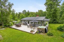 https://storage.googleapis.com/homestra-images/property-image-aedab5de-591d-44cb-8688-938328342225-1784456007.jpg