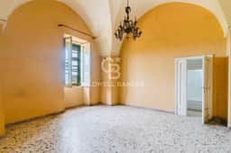 https://storage.googleapis.com/homestra-images/property-image-b65b25a9-28df-4d92-871c-7f49a40dd98b-1782559718.jpg