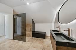 https://storage.googleapis.com/homestra-images/property-image-be685452-7247-4189-90ec-01c8a2666d3d-1748517062.jpg