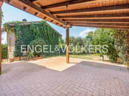 https://storage.googleapis.com/homestra-images/property-image-c60435d0-702d-46be-8a70-ff68f2ac9589-1753978602.jpg