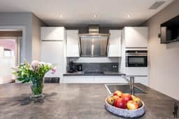 https://storage.googleapis.com/homestra-images/property-image-ceede6da-a525-4679-835c-d45b16228117-1758970178.jpg