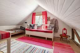 https://storage.googleapis.com/homestra-images/property-image-cf6a1a12-8526-42eb-92af-51a2804a5e40-1752862738.jpg