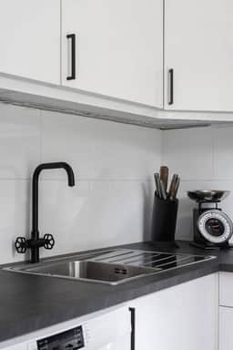 https://storage.googleapis.com/homestra-images/property-image-d25362cf-5b51-40c0-87fb-bbc3be217642-1757015549.jpg