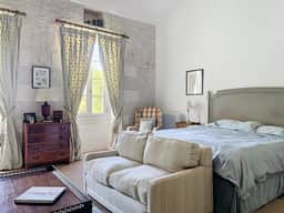 https://storage.googleapis.com/homestra-images/property-image-dfe9b6a9-b86e-48db-b94b-b2bfcaa2044d-1749399371.jpg
