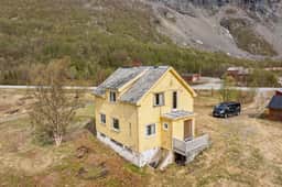 https://storage.googleapis.com/homestra-images/property-image-dff72373-f814-4690-9cfe-472b47454a08-1752176197.jpg