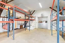 https://storage.googleapis.com/homestra-images/property-image-e28210fd-4e56-4dfb-84c5-ad3080d4a48f-1752417175.jpg