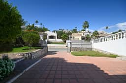 https://storage.googleapis.com/homestra-images/property-image-e5948896-579b-4708-85b5-8318ad6c7e66-1761492253.jpg