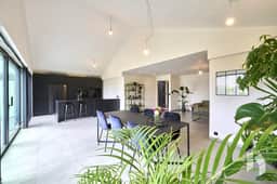 https://storage.googleapis.com/homestra-images/property-image-e6d06f6d-2e03-4a0b-9425-9502fcd70d00-1747160050.jpg