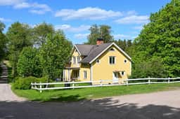 https://storage.googleapis.com/homestra-images/property-image-ea7e9fd2-8976-4a76-b2e4-c7dea378c23e-1749246144.jpg