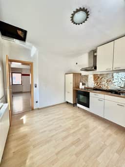 https://storage.googleapis.com/homestra-images/property-image-eda8ed2d-448c-4631-80c9-bccc6aa998fa-1754835533.jpg