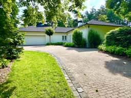https://storage.googleapis.com/homestra-images/property-image-f3f9499f-9e56-44c5-9a2e-24a69684cda8-1750010671.jpg