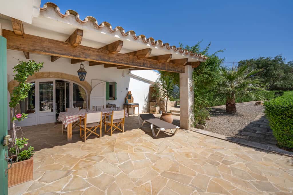 Charming, completely restored finca with sea and garden views in the outskirts of Sant Lluis