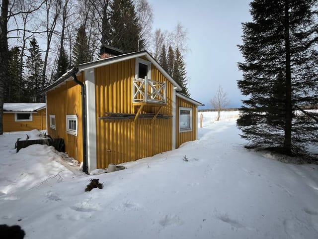 Exterior view of the summer cottage and grounds