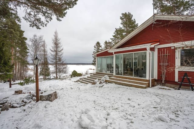 Front view of Boholmen 220