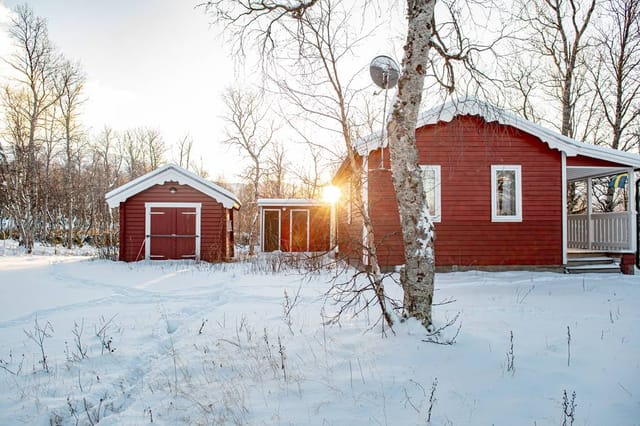 Front view of the mountain cabin