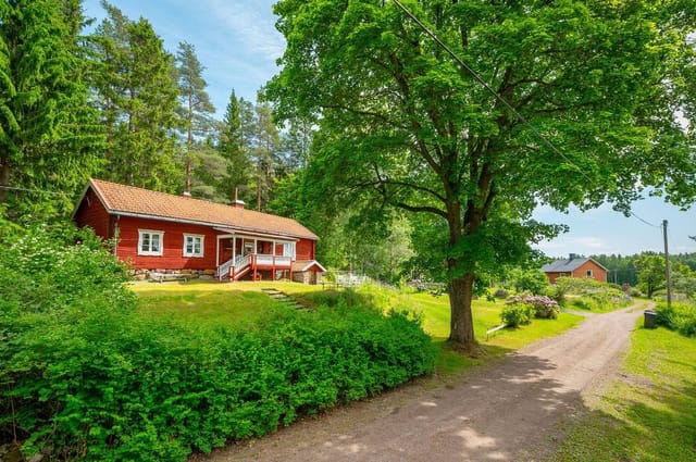 Exterior view of Forsasvägen 13