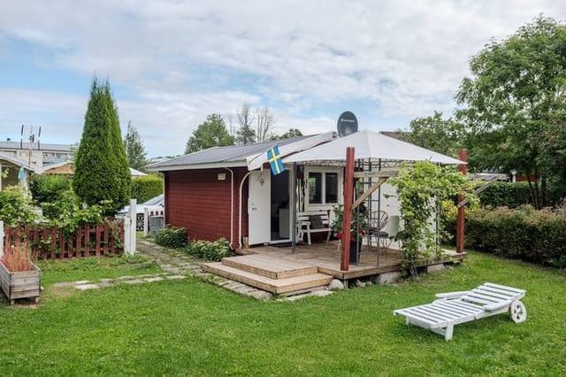 Exterior view of the cottage and garden