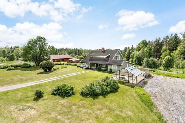 Front view of the main house and grounds