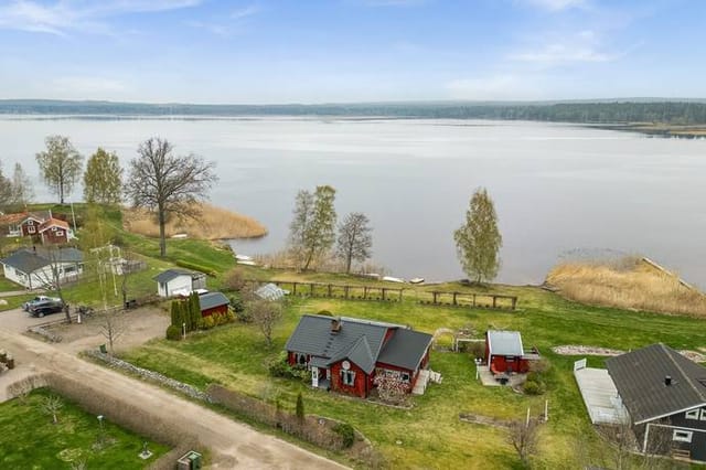 Lakefront view of Barrstigen 23