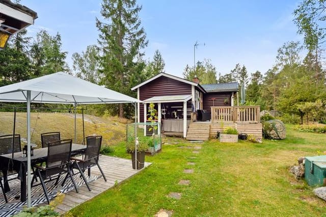 Front view of the summer cottage
