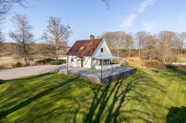 Front view of the country home and garden