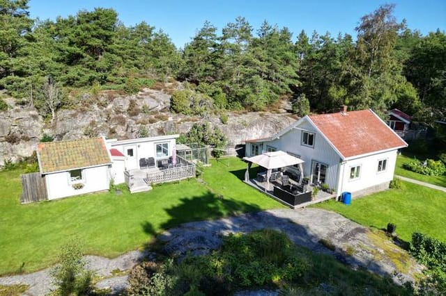 Front view of the property